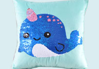 獨角鲸魚亮(liàng)片毛絨抱枕（藍色）